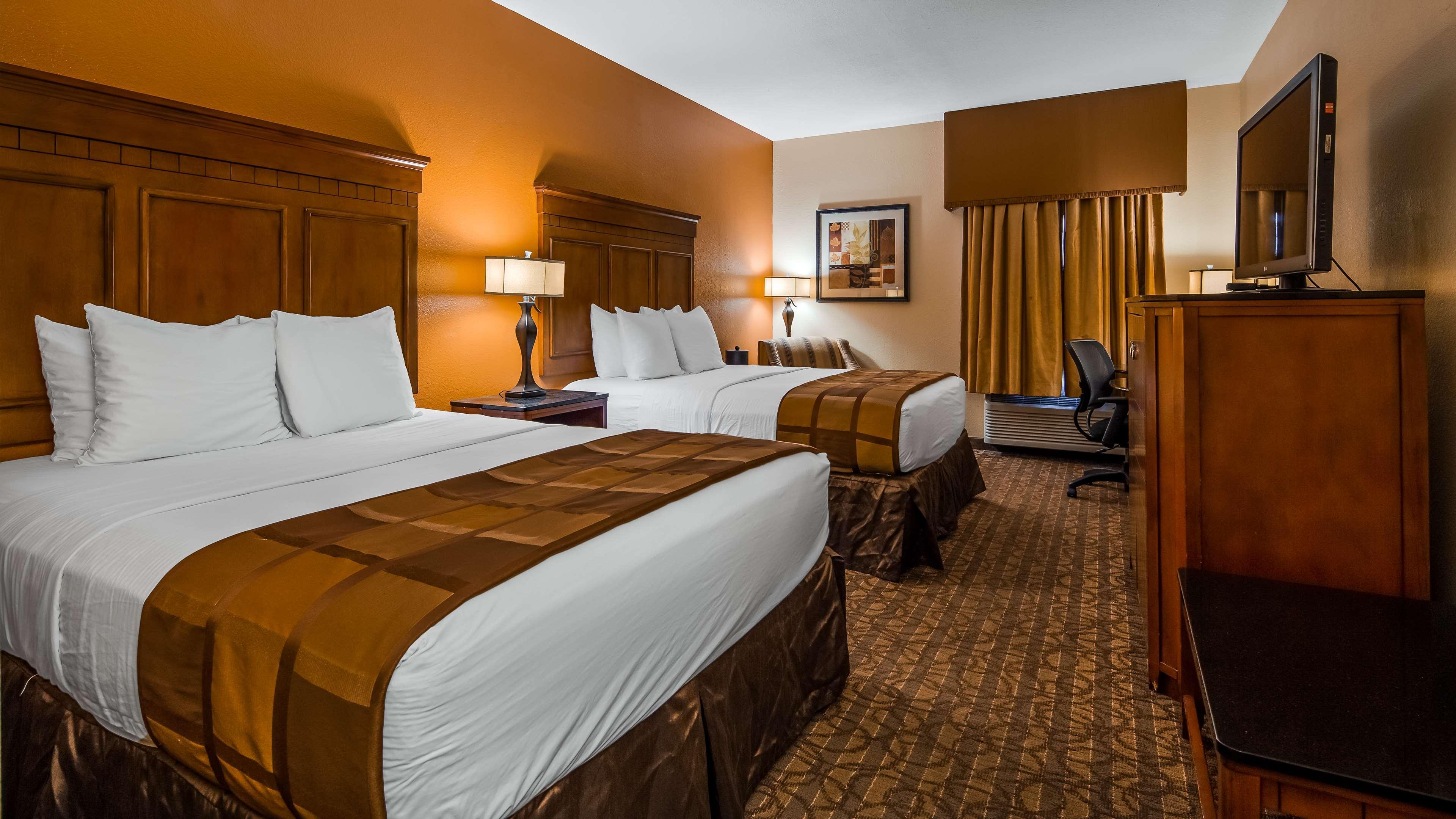 Best Western Plus Midwest Inn & Suites Салина Екстериор снимка