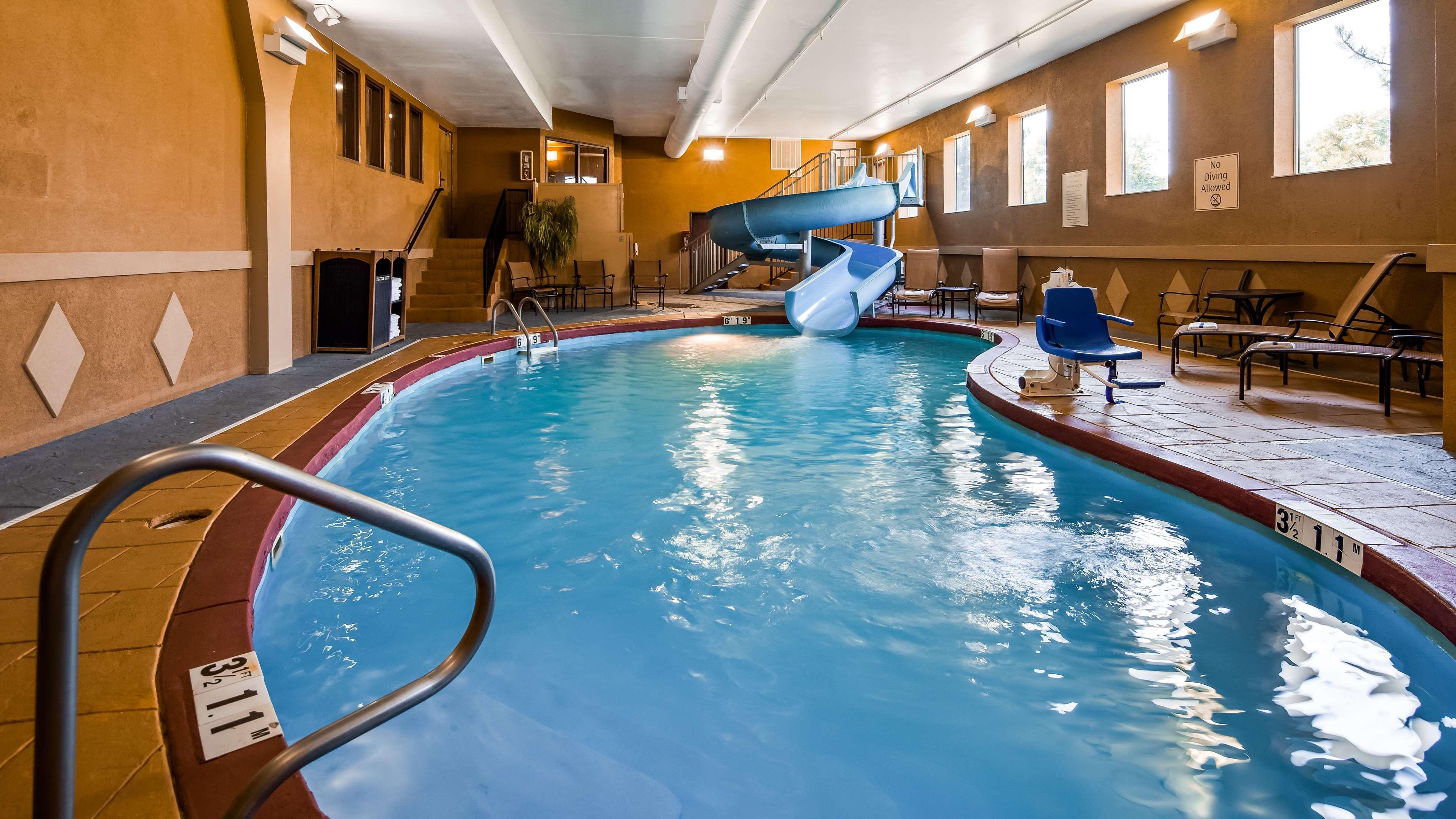 Best Western Plus Midwest Inn & Suites Салина Екстериор снимка