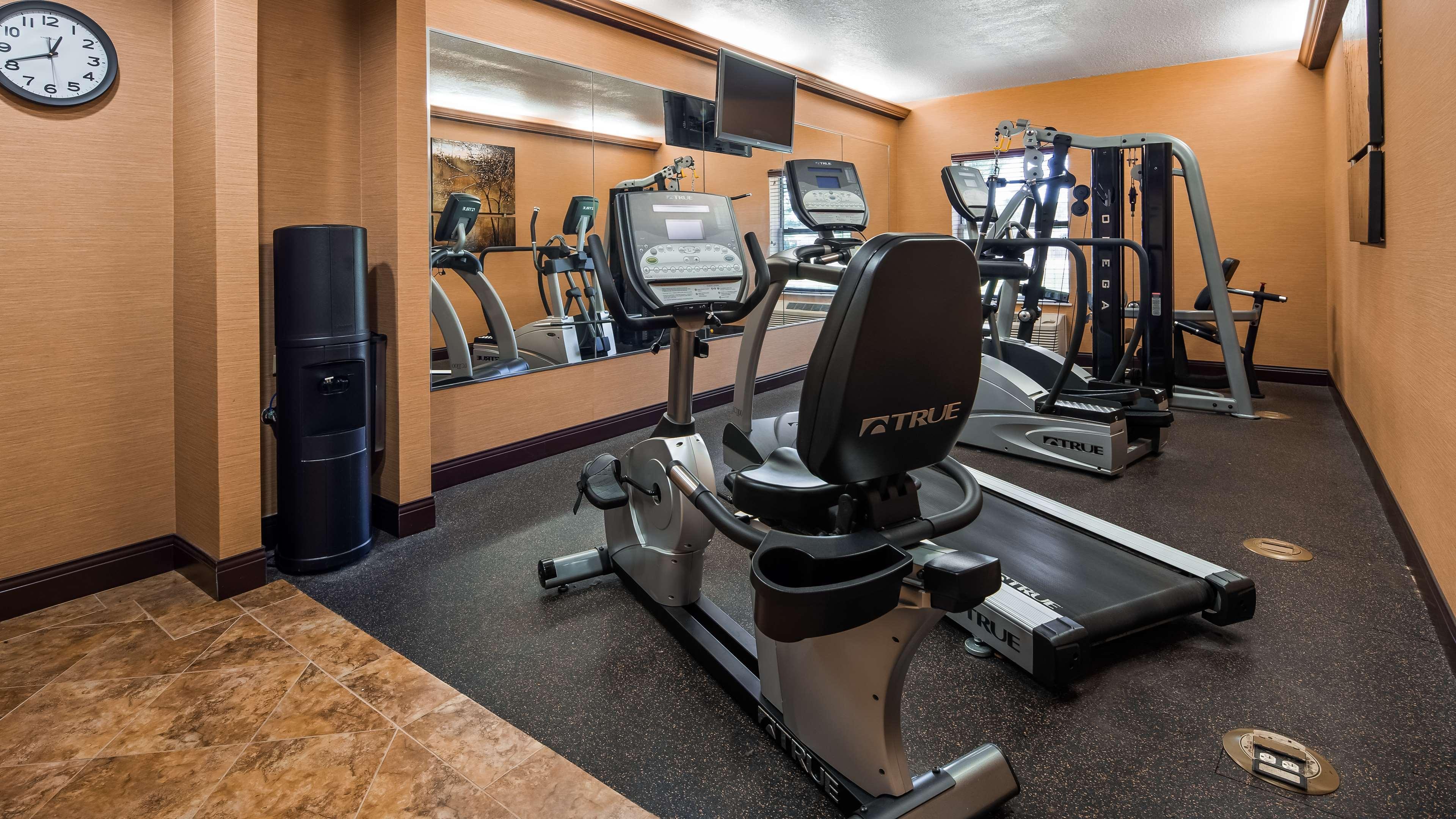 Best Western Plus Midwest Inn & Suites Салина Екстериор снимка