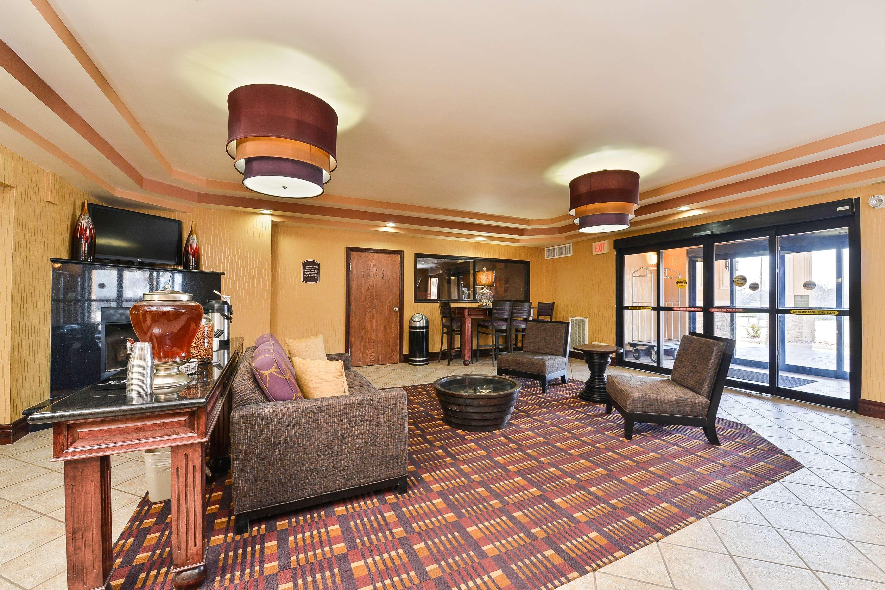 Best Western Plus Midwest Inn & Suites Салина Екстериор снимка