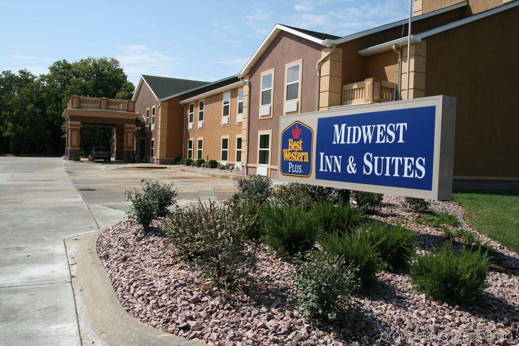Best Western Plus Midwest Inn & Suites Салина Екстериор снимка