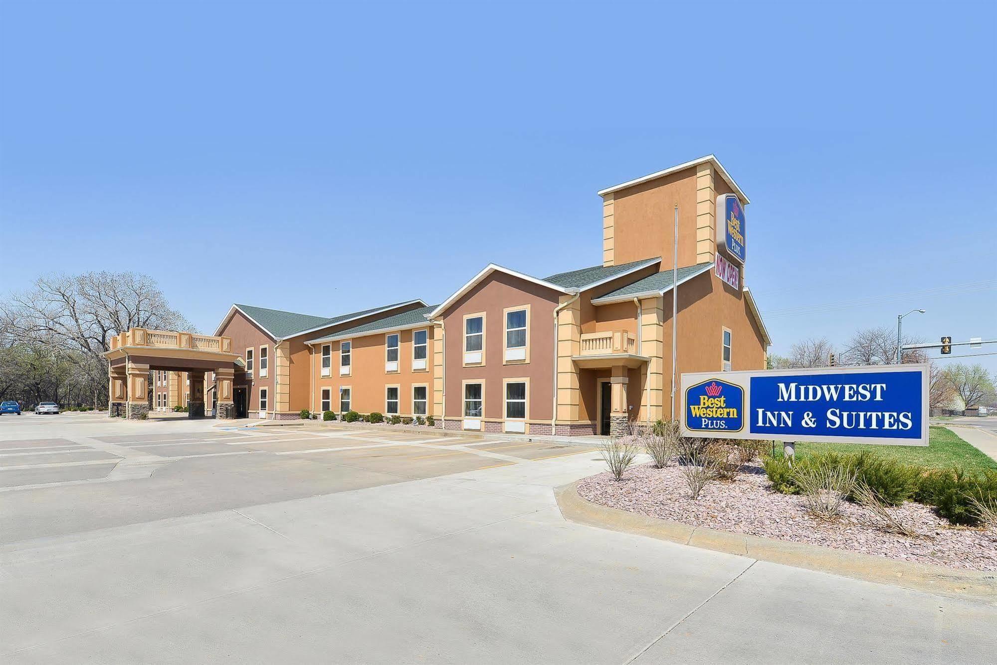 Best Western Plus Midwest Inn & Suites Салина Екстериор снимка