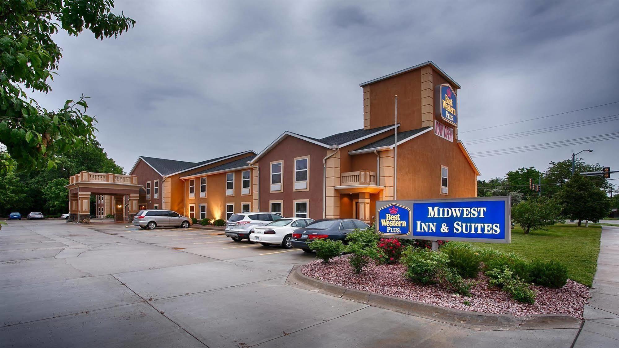 Best Western Plus Midwest Inn & Suites Салина Екстериор снимка