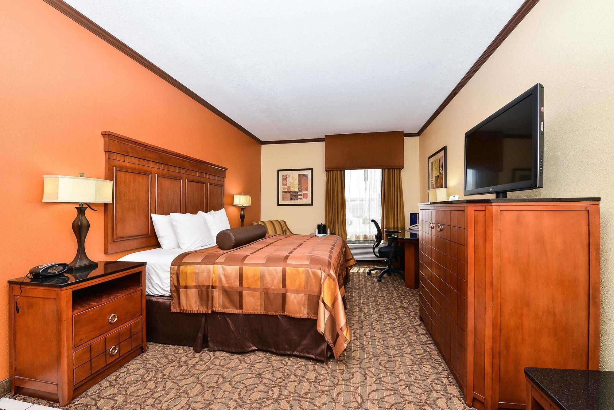 Best Western Plus Midwest Inn & Suites Салина Екстериор снимка