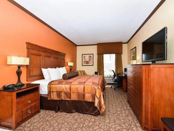 Best Western Plus Midwest Inn & Suites Салина Екстериор снимка