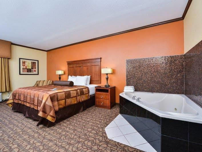 Best Western Plus Midwest Inn & Suites Салина Екстериор снимка
